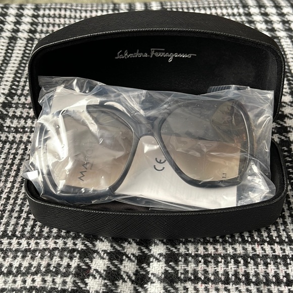 Salvatore Ferragamo 65mm Black Oversized Sunglasses - Picture 2 of 7